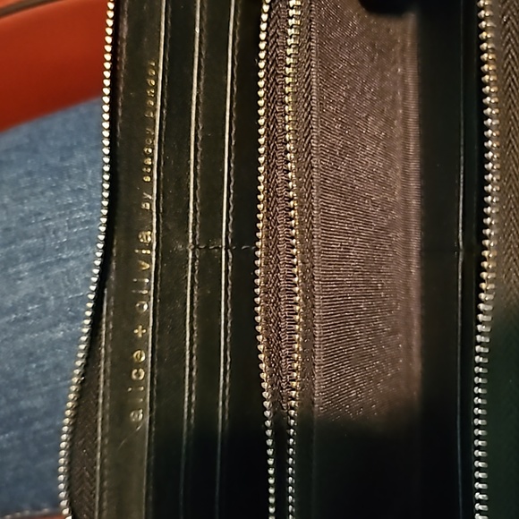 Zip around wallet - Picture 2 of 3